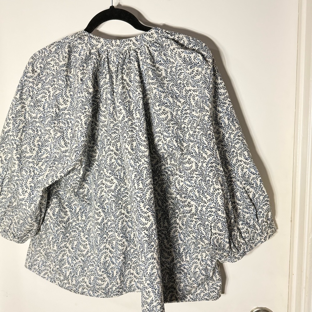 H&M Women’s Blue White Leaf Print Blouse XL NWT - Picture 2 of 5